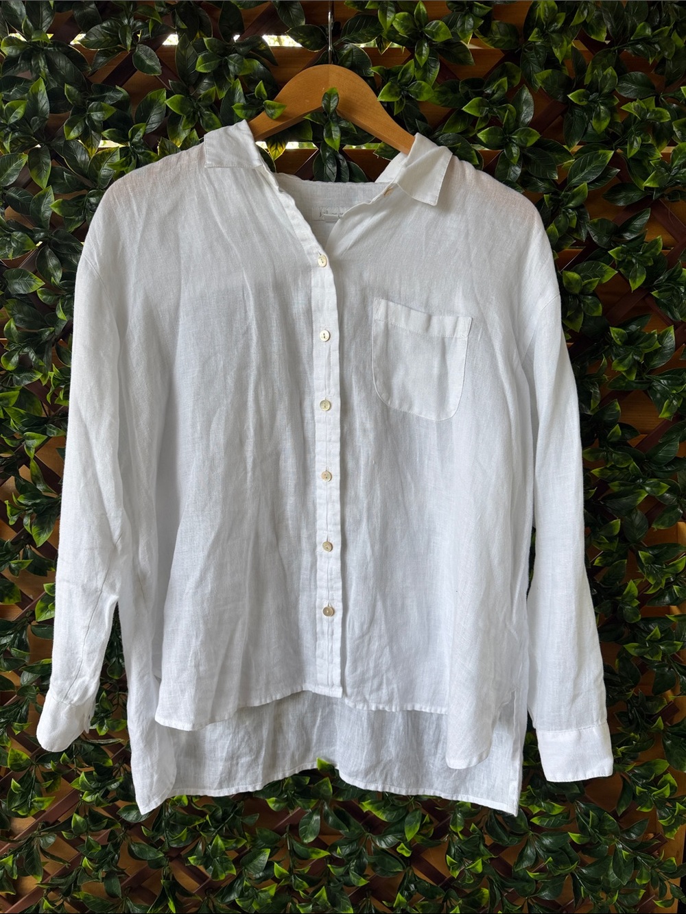 J. Jill White  100 % Linen Button-Front Shirt